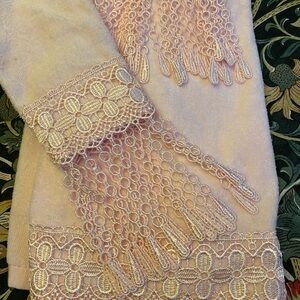 Elegant Pink Towel Set